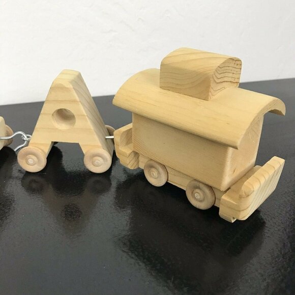 Vintage 80s Wooden Train Set Spells BECCA Rebecca 8 Pieces - Picture 6 of 11
